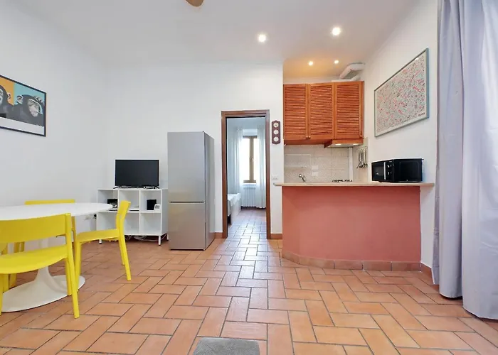 Apartamento Homs In By Halldis Roma